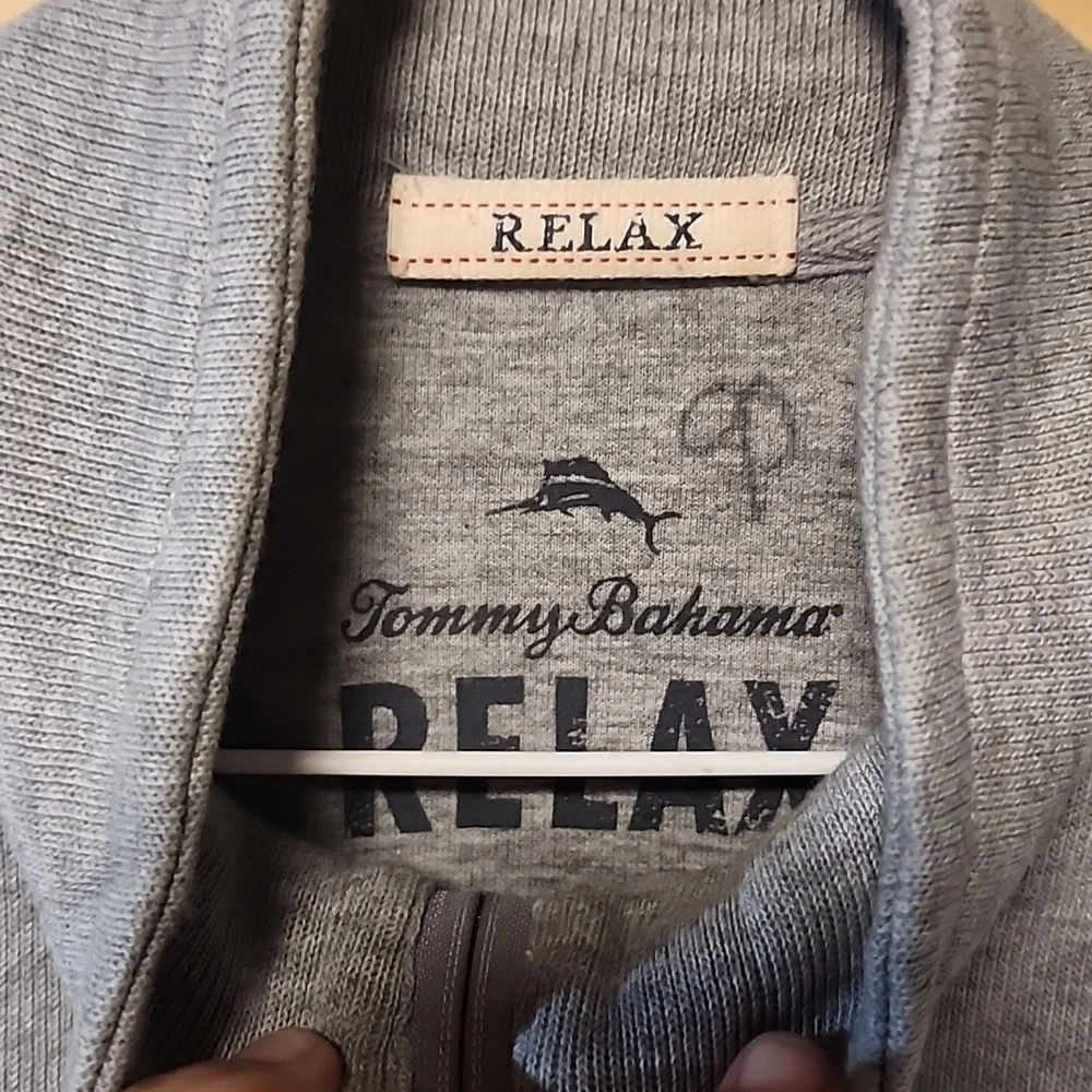 Tommy Bahama Pull Over Sweatshirt  size Medium nwot